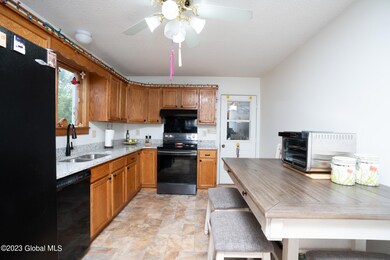 864 Dutch Dr, Castleton-On-hudson, NY 12033 - photo 4