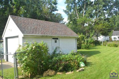 1821 SW Pembroke Ln, Topeka, KS 66604 - photo 3