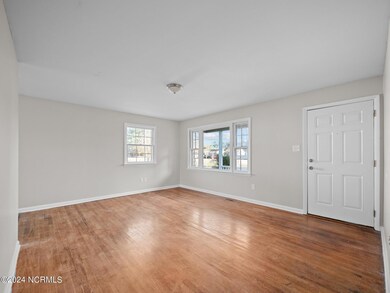 309 Lakewood Dr, Jacksonville, NC 28546 - photo 5