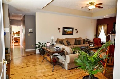 Alternate view of livingroom. 