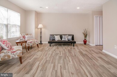 7246 Mahogany Dr, Hyattsville, MD 20785 - photo 3