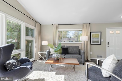 10904 Maple St, Fairfax, VA 22030 - photo 6