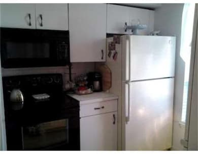 604 Windsor Dr unit Dr, Framingham, MA 01701 - photo 2