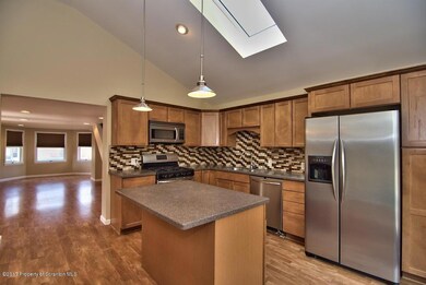 185 Spruce St, Archbald, PA 18403 - photo 3