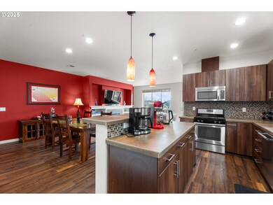 Kitchen/Dining Room-Island