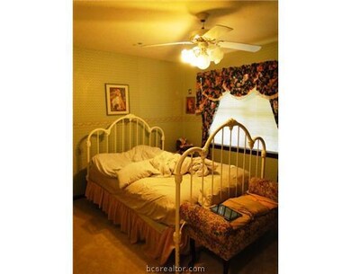 1215 S Ridgefield Cir, College Station, TX 77840 - photo 5