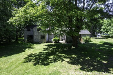 37-web-or-mls-4489-lakeshore-ave