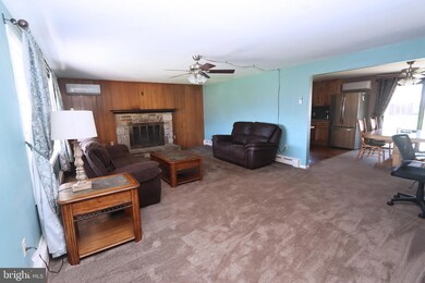 400 Bentwood Dr, Hatfield, PA 19440 - photo 2