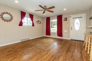 1900 Robindale St, Wickliffe, OH 44092 - photo 6