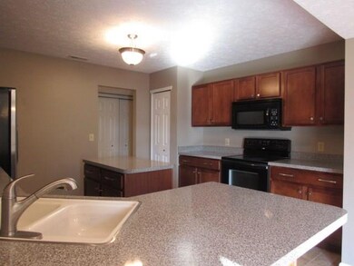 3070 Limber Pine Dr, Whiteland, IN 46184 - photo 3