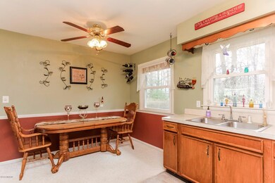 006-Dining_Room-2478373-medium