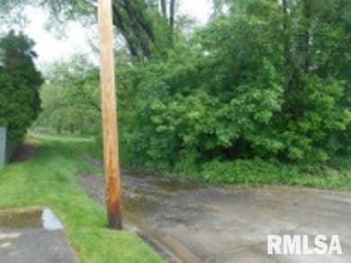 710 Northbrook Dr, Davenport, IA 52806 - photo 2