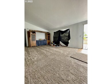 Living Room/Entrance