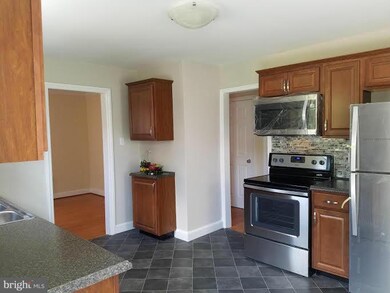 525 Guilford Ave, Hagerstown, MD 21740 - photo 2