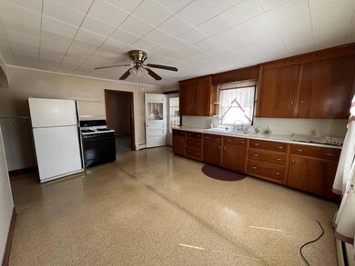Kitchen/Dining Area