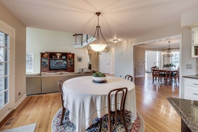 2116 Primrose Ln, Naperville, IL 60565 - photo 7