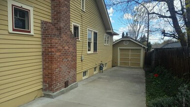 1 car detached garage