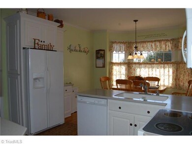 424 Sykes Farm Rd, Asheboro, NC 27205 - photo 5