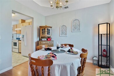 Dining room with tray ceiling