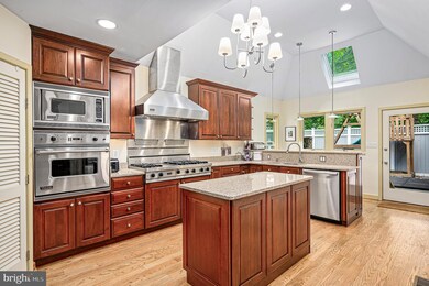 11103 Glade Dr, Reston, VA 20191 - photo 3