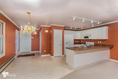 Dining Area & Kitchen