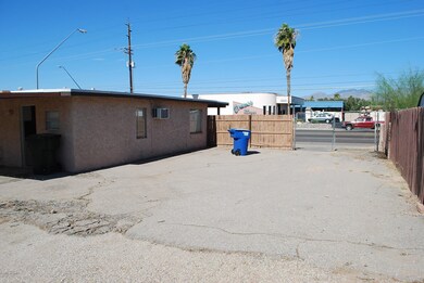 5402 - SIDE YARD