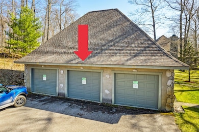 914 Chardonnay Parking