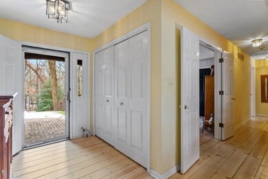 03_4089BirchmontAve_32_Foyer_LowRes