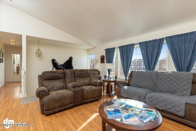 04-Living Room 20220427-DW-6168
