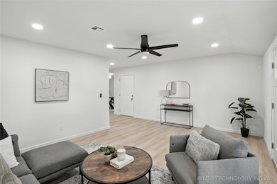 211 E Wells Blvd, Sapulpa, OK 74066 - photo 3