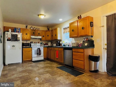 94 James St, Shenandoah Junction, WV 25442 - photo 6