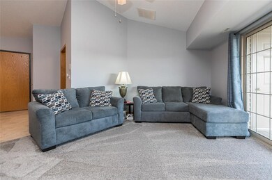 250 Cimarron Dr unit 321, Hiawatha, IA 52233 - photo 2