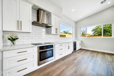 Kitchen Full Breakfast Bar