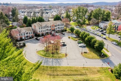 304 Baughmans Ln unit B, Frederick, MD 21702 - photo 2