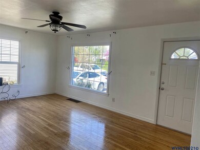 1060 13th Ave SW, Albany, OR 97321 - photo 3