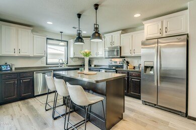 1403SharlohLpu3_0032