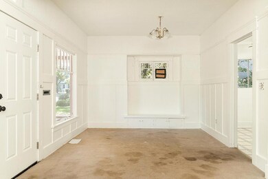860 Nw 5th St Listing Photos - 4 of 21