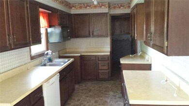 1058 S Walnut St, Rushville, IN 46173 - photo 4