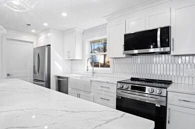 27 Trinity St, Danvers, MA 01923 - photo 3