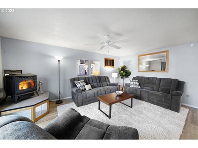 208 SW 11th Ave, Canby, OR 97013 - photo 3