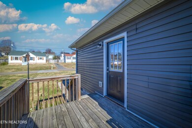 520 Midlake Dr, Knoxville, TN 37918 - photo 3