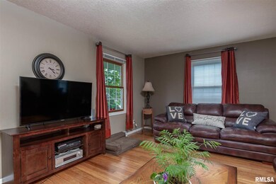 2658 W 34th St, Davenport, IA 52806 - photo 4