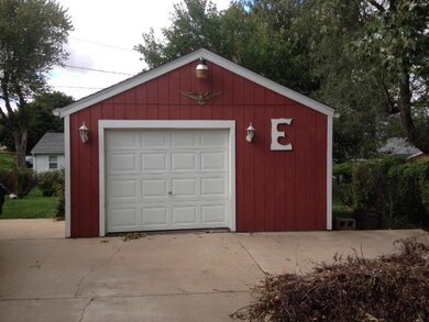 7420 N Oak St, Davenport, IA 52806 - photo 2