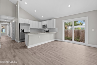 11-WeGoFar_2867N8thSt_011