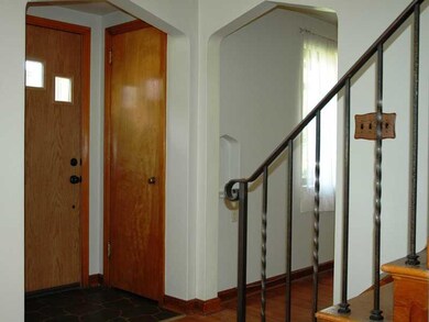 Entry/Foyer.