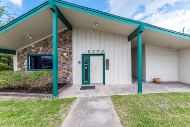 2202 N Gordon St, Alvin, TX 77511 - photo 5