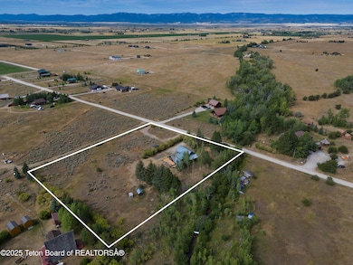 5223 Rancheros Loop_For MLS-11