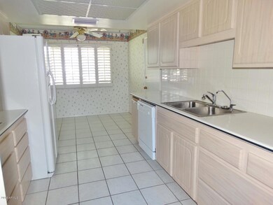 10722 W Pineaire Dr, Sun City, AZ 85351 - photo 5