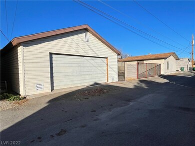 Alley Access, plenty of room for toys!