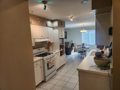 2S137 Beaumont Ln unit 9, Lombard, IL 60148 - photo 4